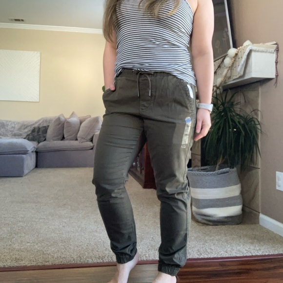 GAP Men's (Unisex) Slim Olive Joggers - Picture 2 of 6